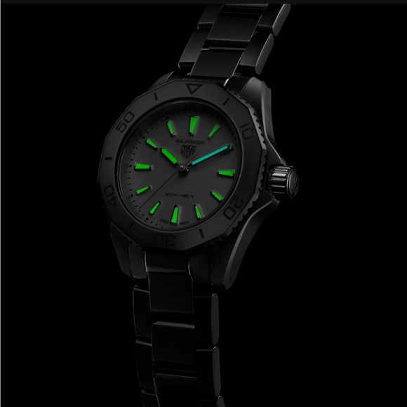 New in Box TAG HEUER AQUARACER PROFESSIONAL 200 Quartz Watch 30 mm Steel - Picture 15 of 16